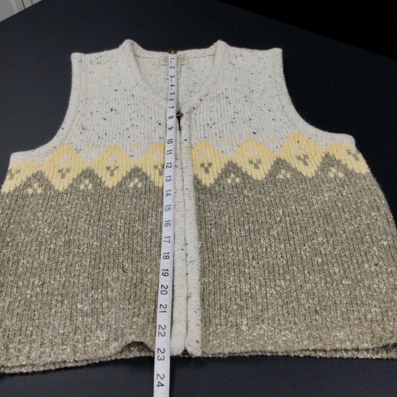 Vintage Women's St. John's Bay Vest Size L Beige Green Knit Zip Up Sleeveless - Picture 4 of 9
